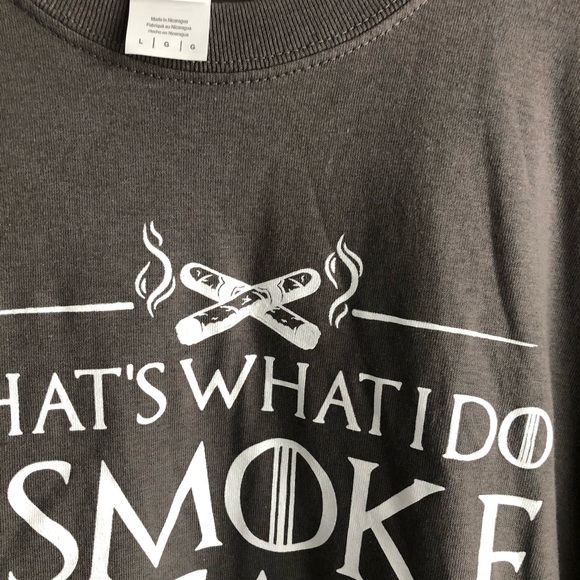 I Smoke Cigars And Know Things T-Shirt - Picture 4 of 4